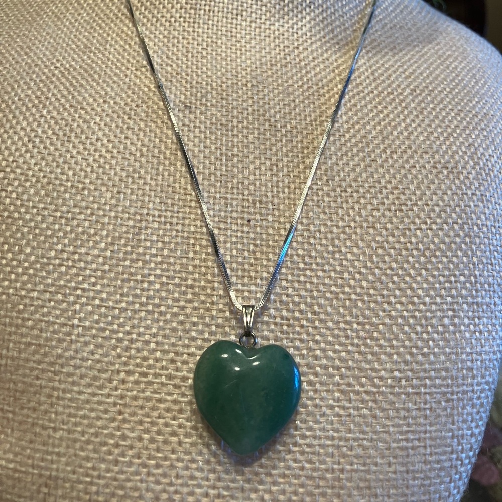 JADE AND STERLING HEART ON STERLING 925 CHAIN
